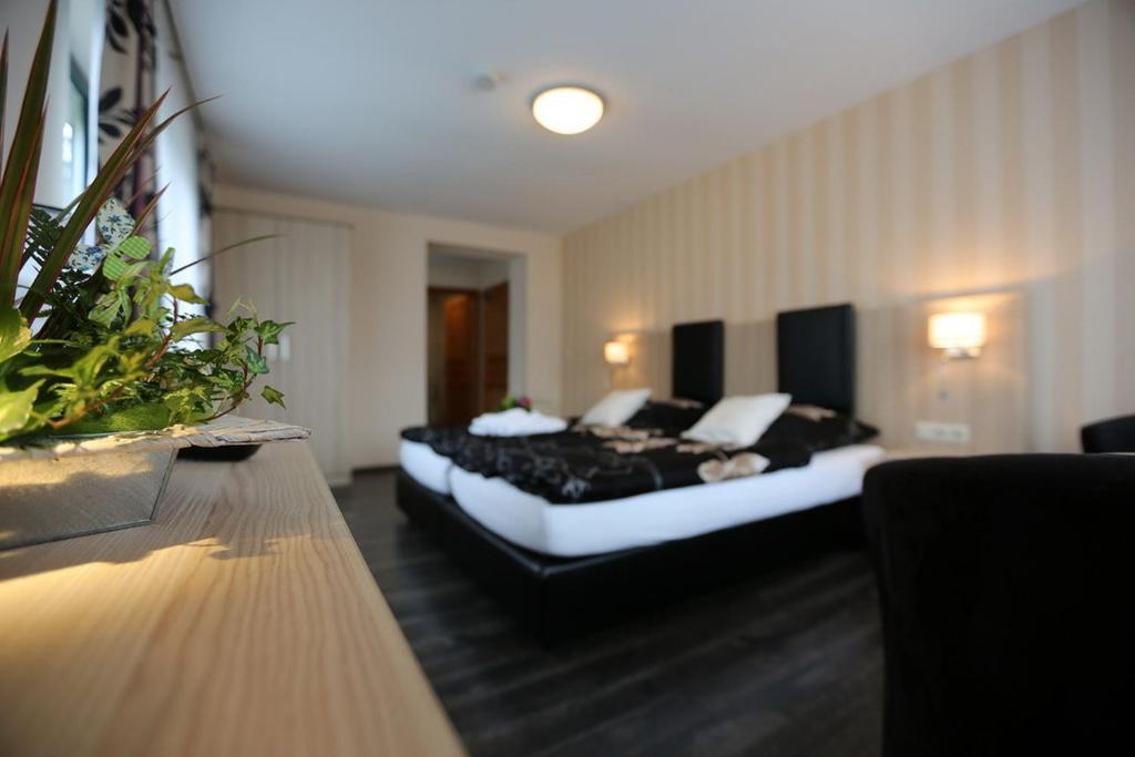 Landhotel Villa Moritz Garni Oberahr Стая снимка